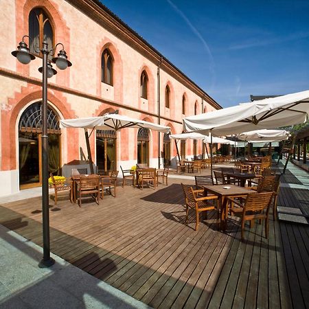 Albergo Dell'Agenzia Bra Exterior photo
