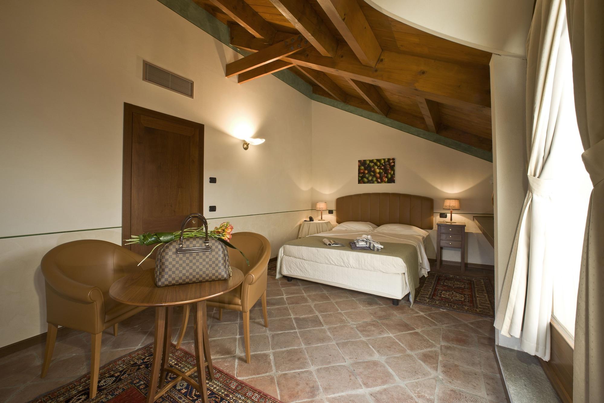 Albergo Dell'Agenzia Bra Exterior photo