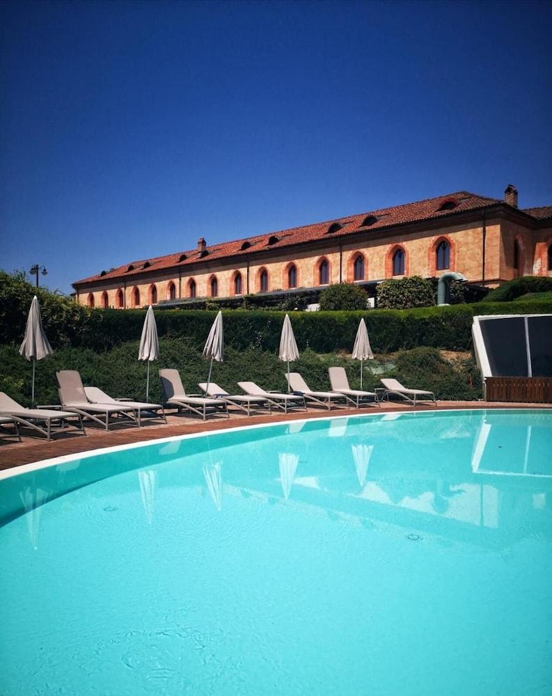 Albergo Dell'Agenzia Bra Exterior photo