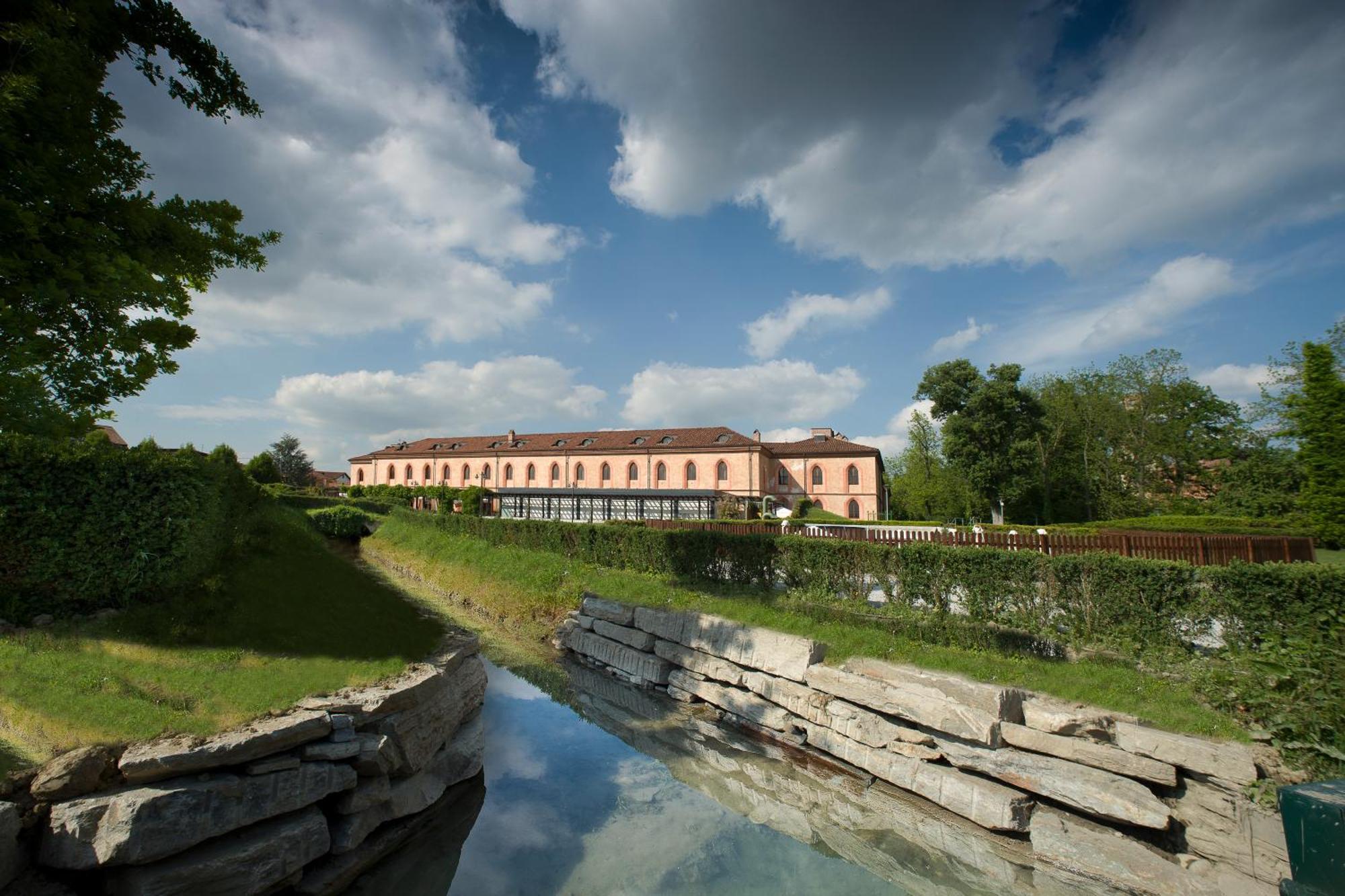 Albergo Dell'Agenzia Bra Exterior photo
